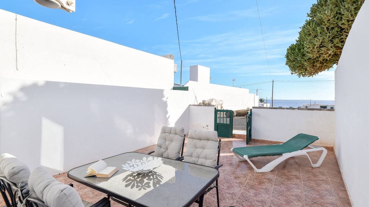 Playa Quemada Apartment | Cozy Holiday Apartment “Apartamento Ayla” with Mountain View