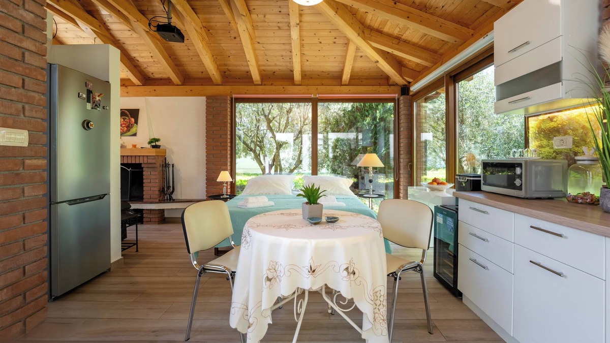 Vrvari Cottage | Cozy Holiday Home with Terrace & Jacuzzi - Poreč, Istria, Croatia