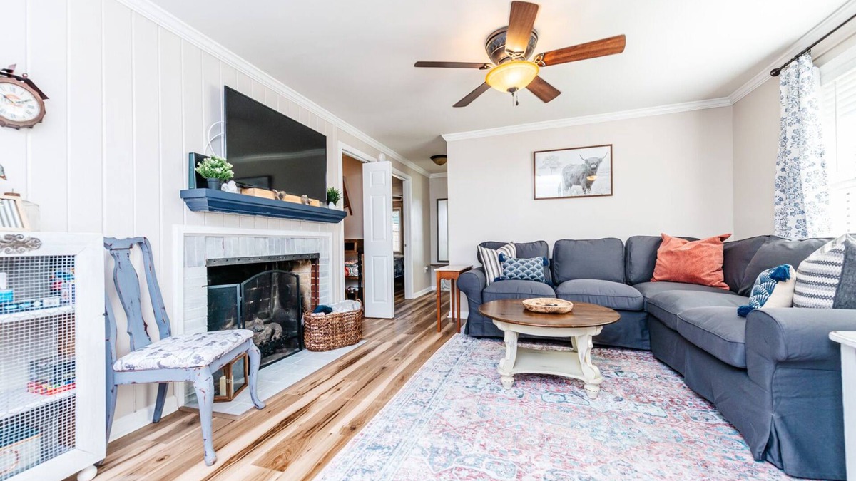 Perry House | Cozy home 2 min to Fairgrounds w/Trailer parking