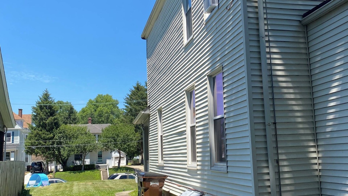 Norwood House | Cozy home 3 BR one on first floor near bathroom and kitchen with 5 beds + futon