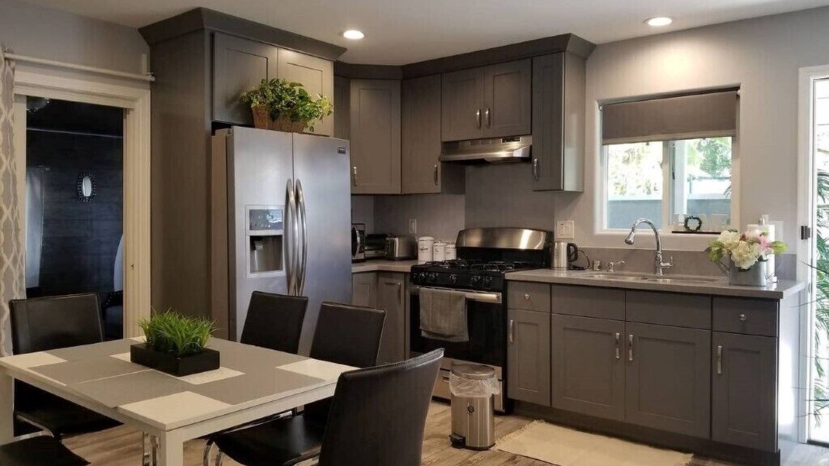 Sherwood Forest and Thistle Development House | COZY HOME 8 MINUTES to Disneyland, close Little Saigon,Beach