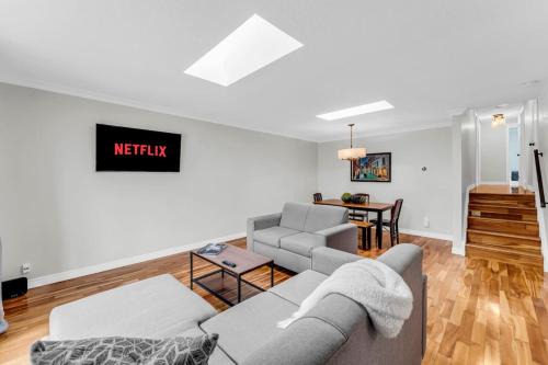 Thorold House | Cozy Home by Niagara Falls