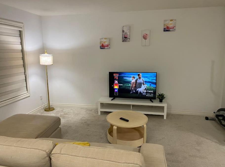 Thorold House | Cozy home close to Niagara Falls