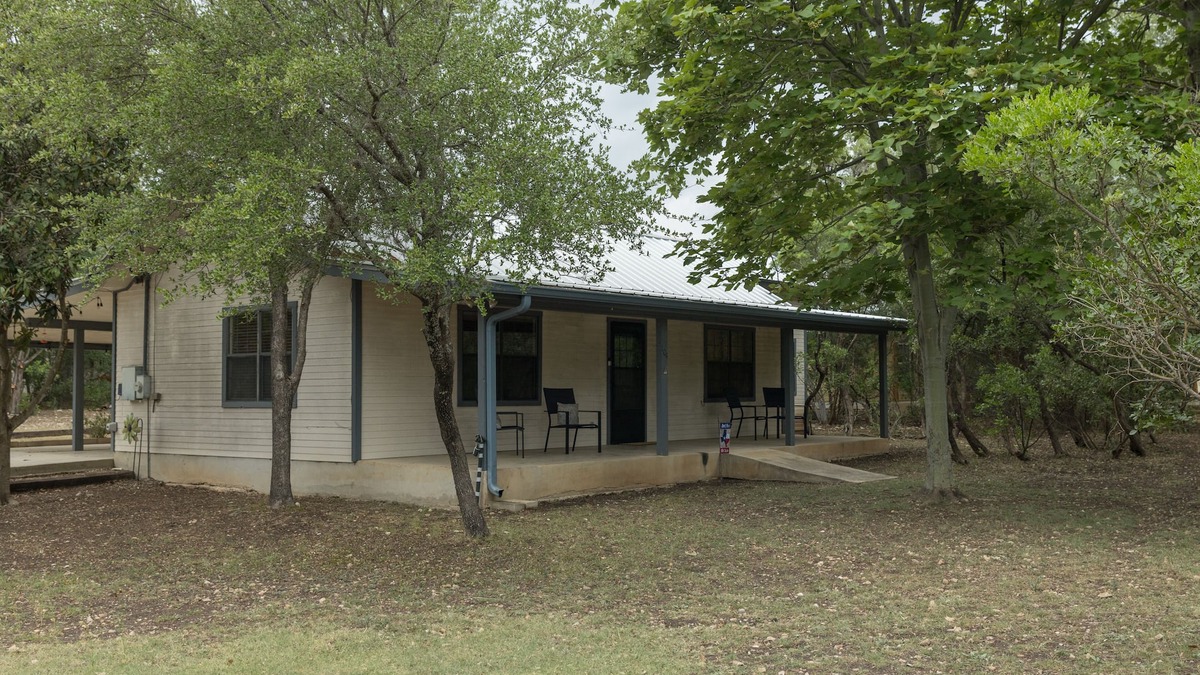 Concan House | Cozy home for the smaller family