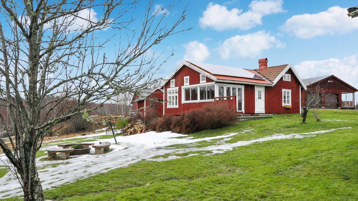 Arjang House | Cozy home in årjäng with kitchen