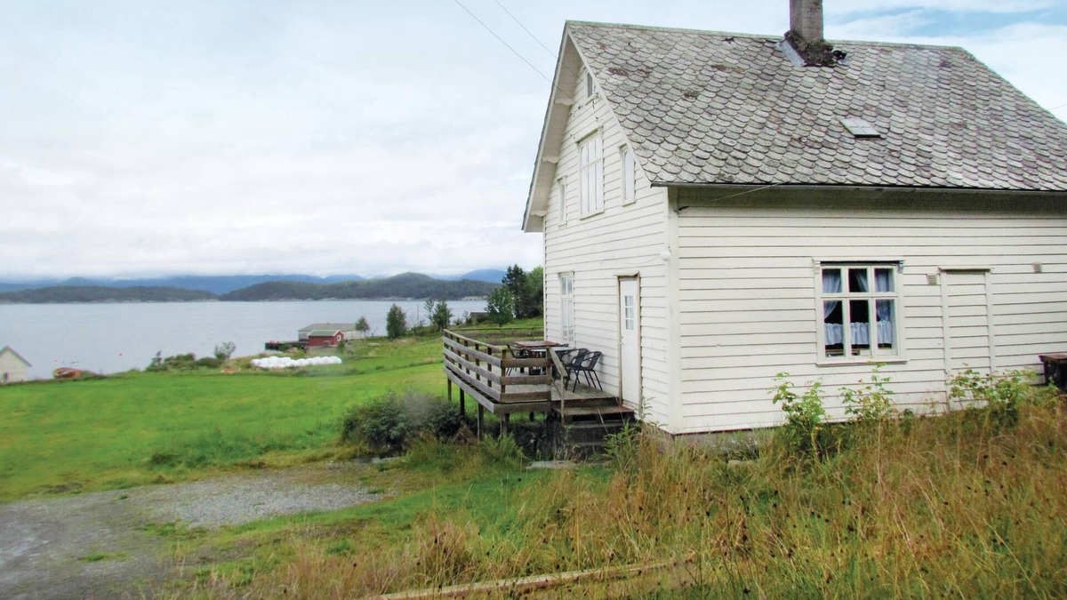 Innbjoa House | Cozy home in Bjoa with kitchen