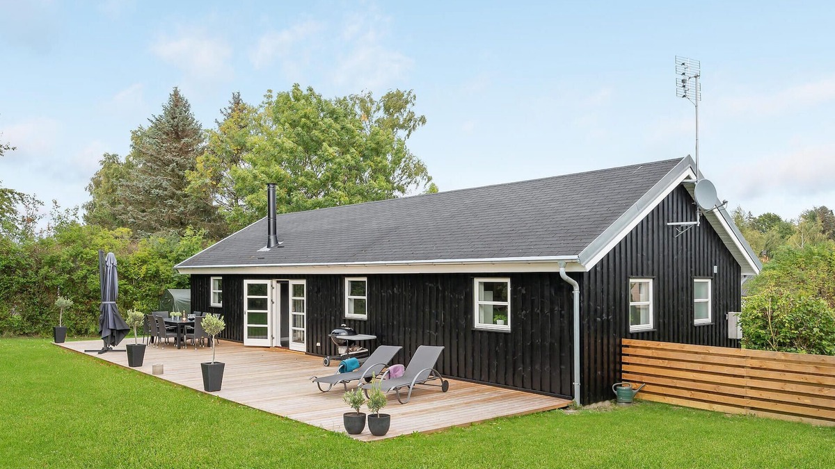 Bog By House | Cozy home in Bogø By with WiFi