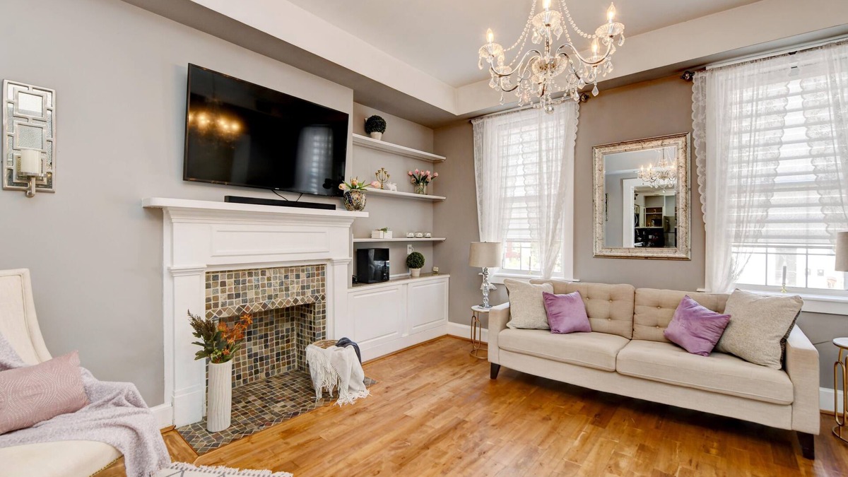 East Row Historic District House | Cozy Home in Central Newport.