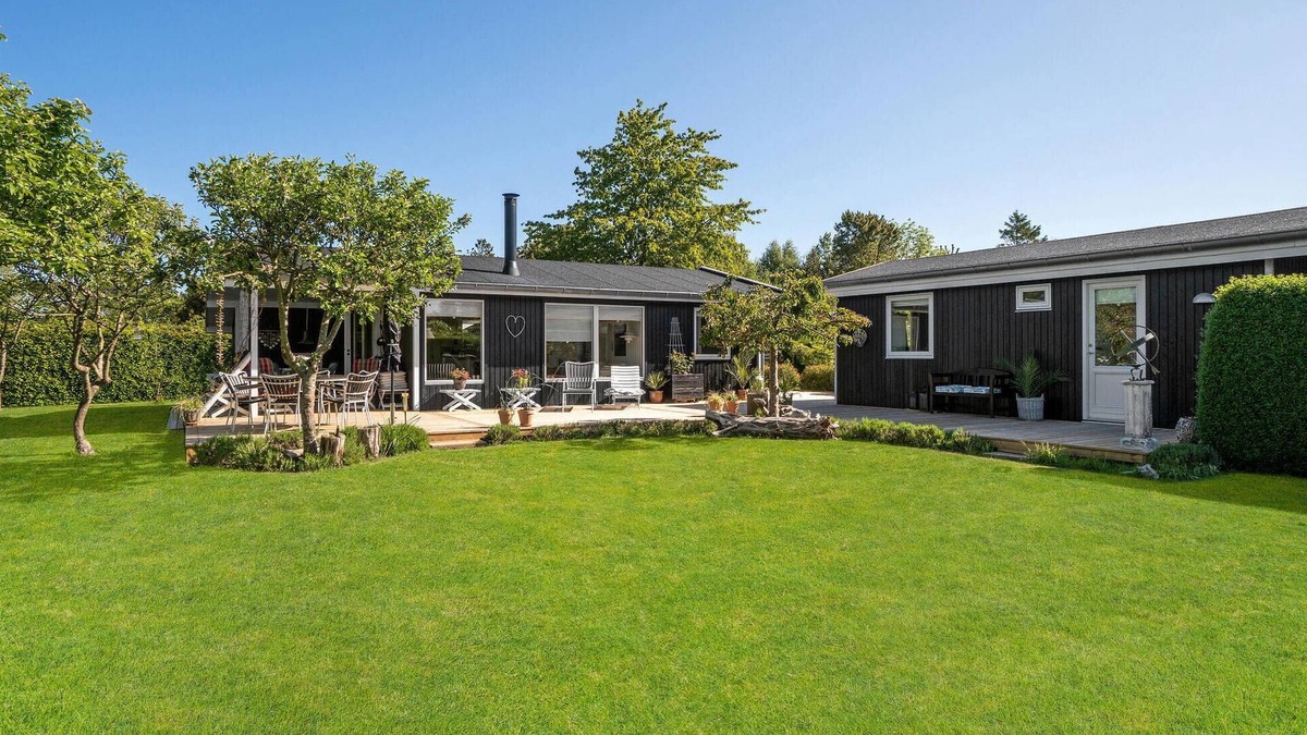 Dronningmolle House | Cozy home in Dronningmølle with WiFi