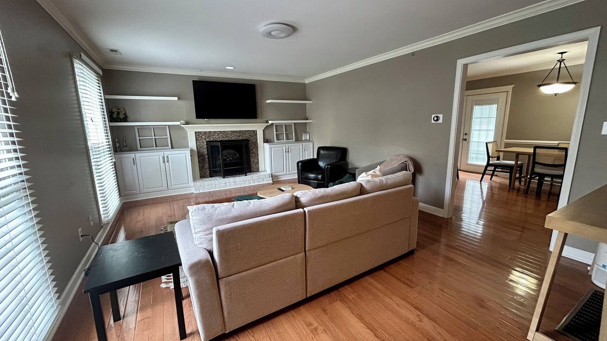 Lyndon House | Cozy Home in East Louisville!