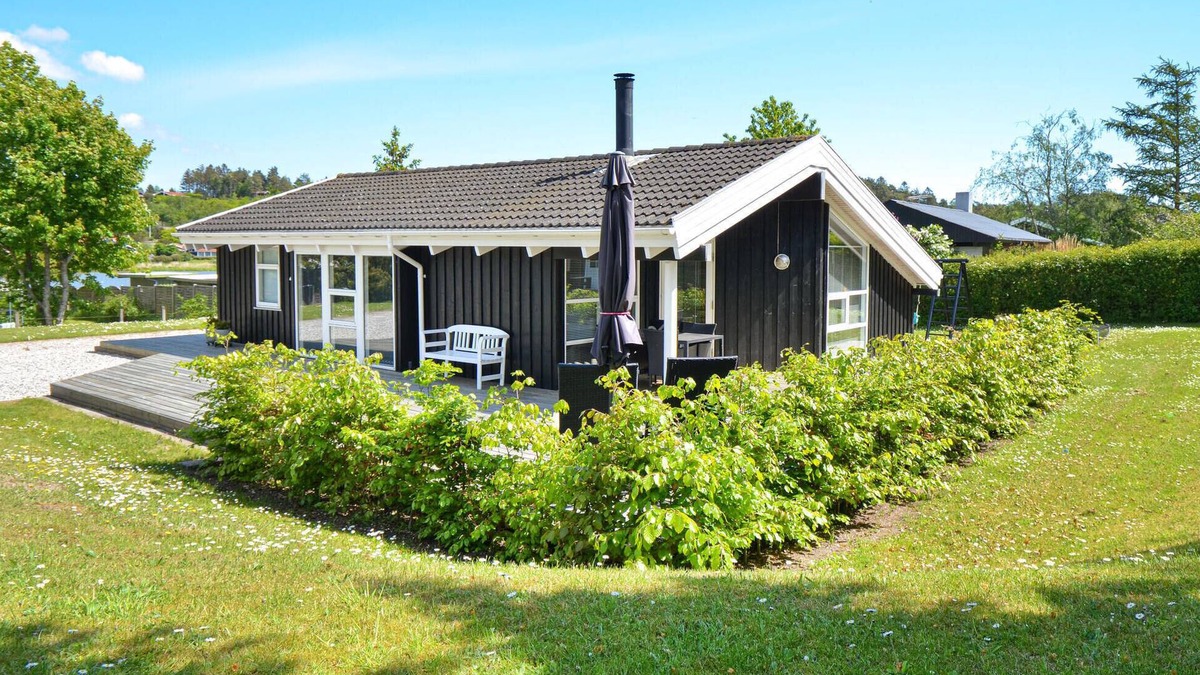 Handrup Strand House | Cozy home in Ebeltoft with kitchen