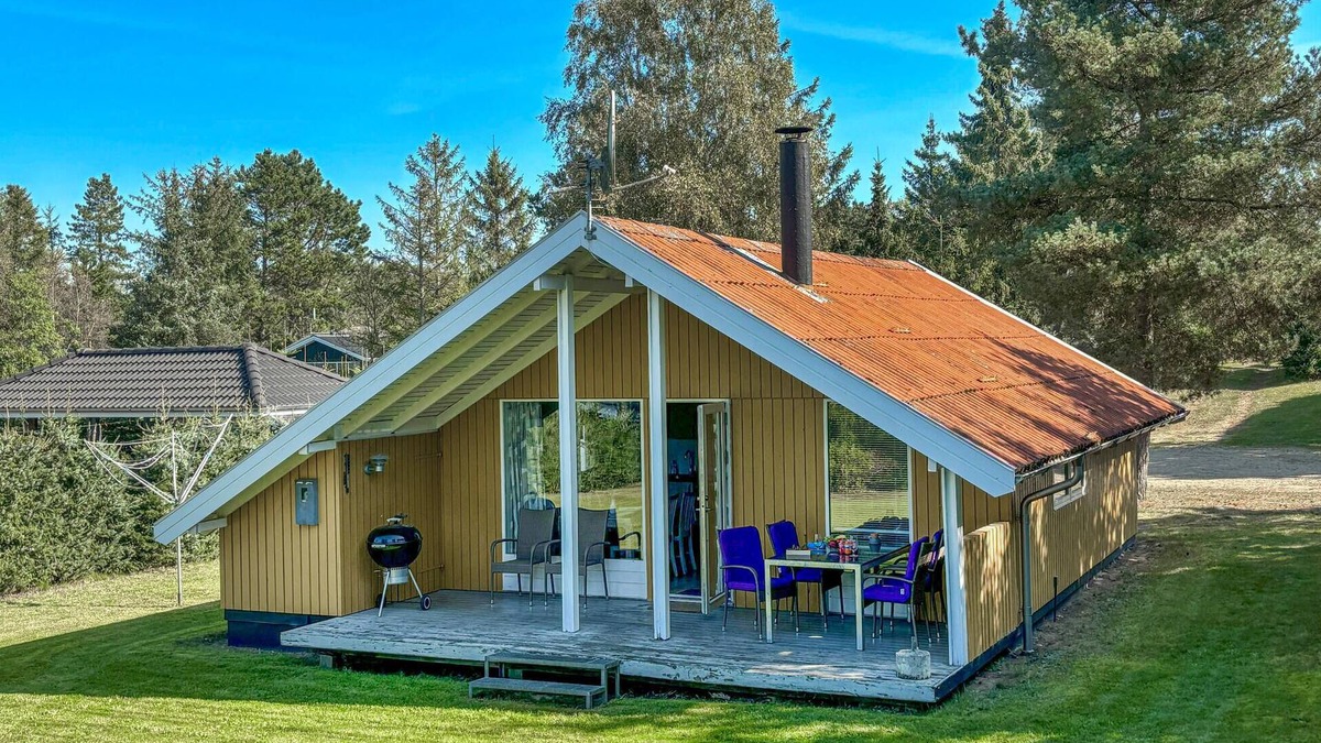 Farvang House | Cozy home in Fårvang with WiFi