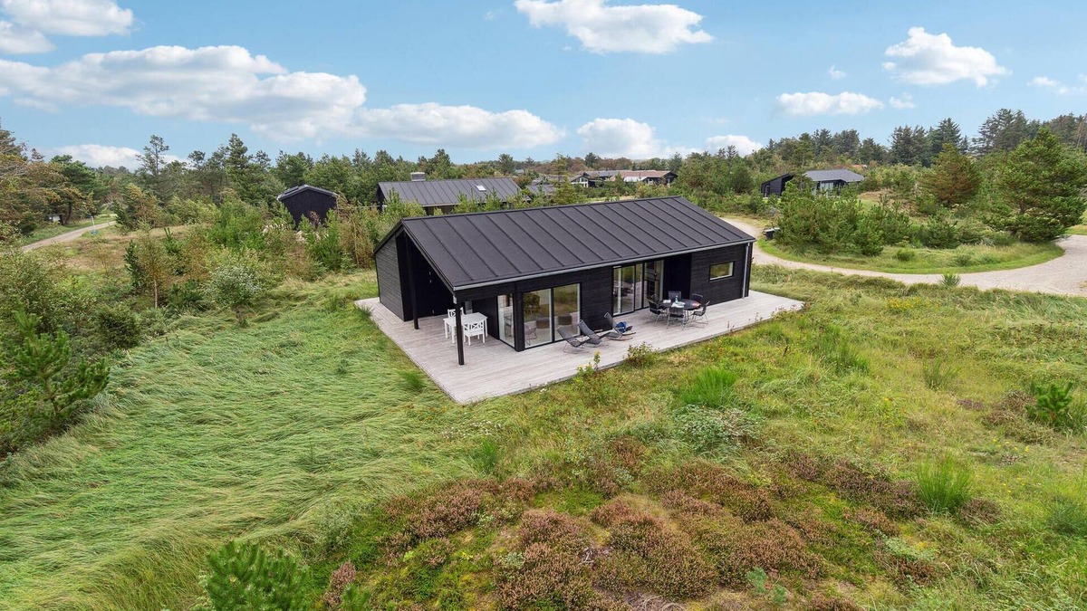 Slette Strand House | Cozy home in Fjerritslev with kitchen