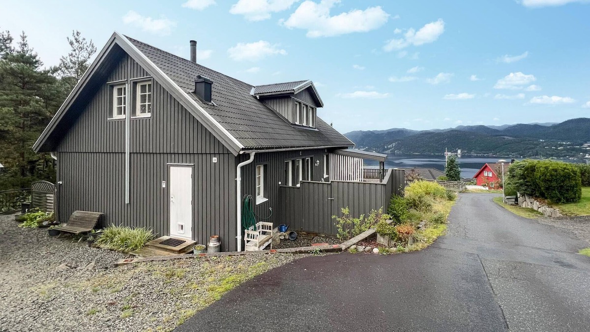 Flekkefjord House | Cozy home in Flekkefjord with house sea view