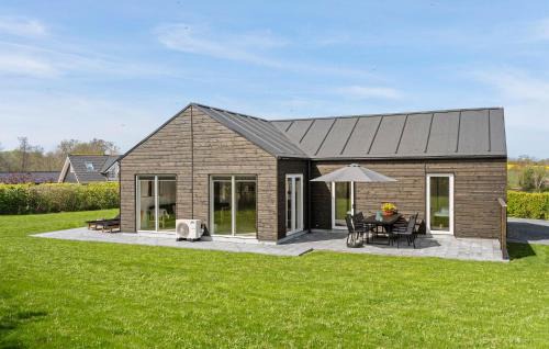 Frørup House | Cozy Home In Frørup With Jacuzzi