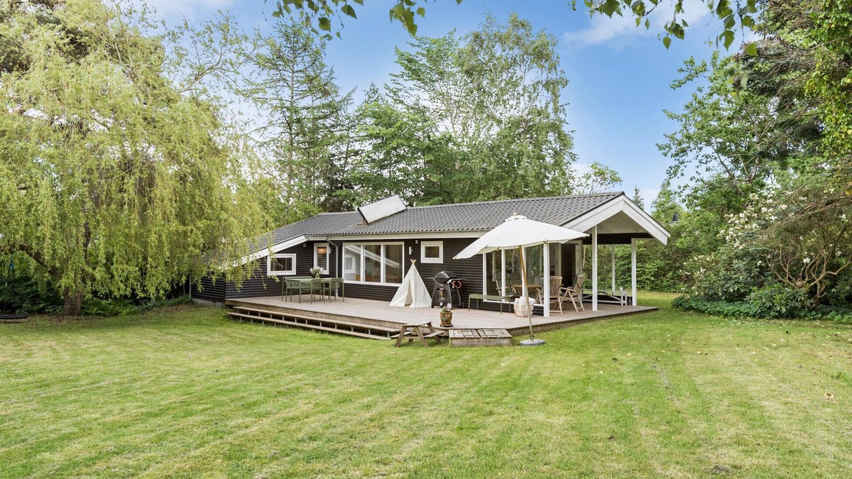 Udsholt House | Cozy home in Græsted with kitchen