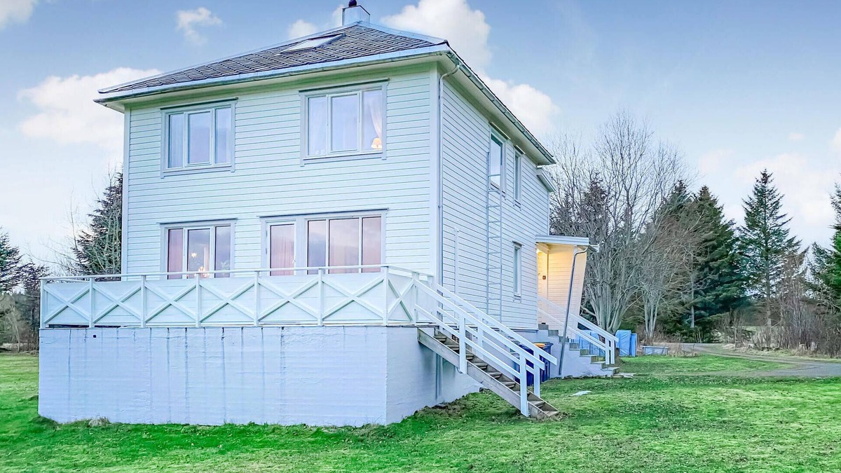 Sandoy House | Cozy home in Harøy with house sea view