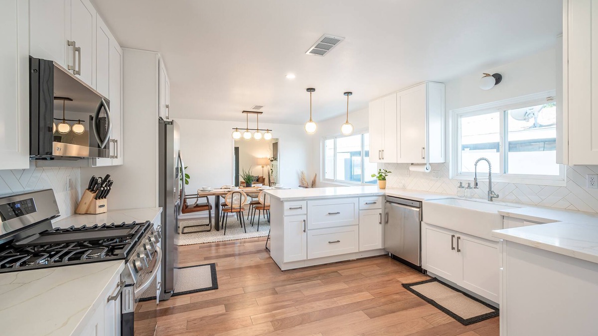 Highland Park House | Cozy Home in Highland Park with Amazing Views 13 Mins from Downtown Los Angeles