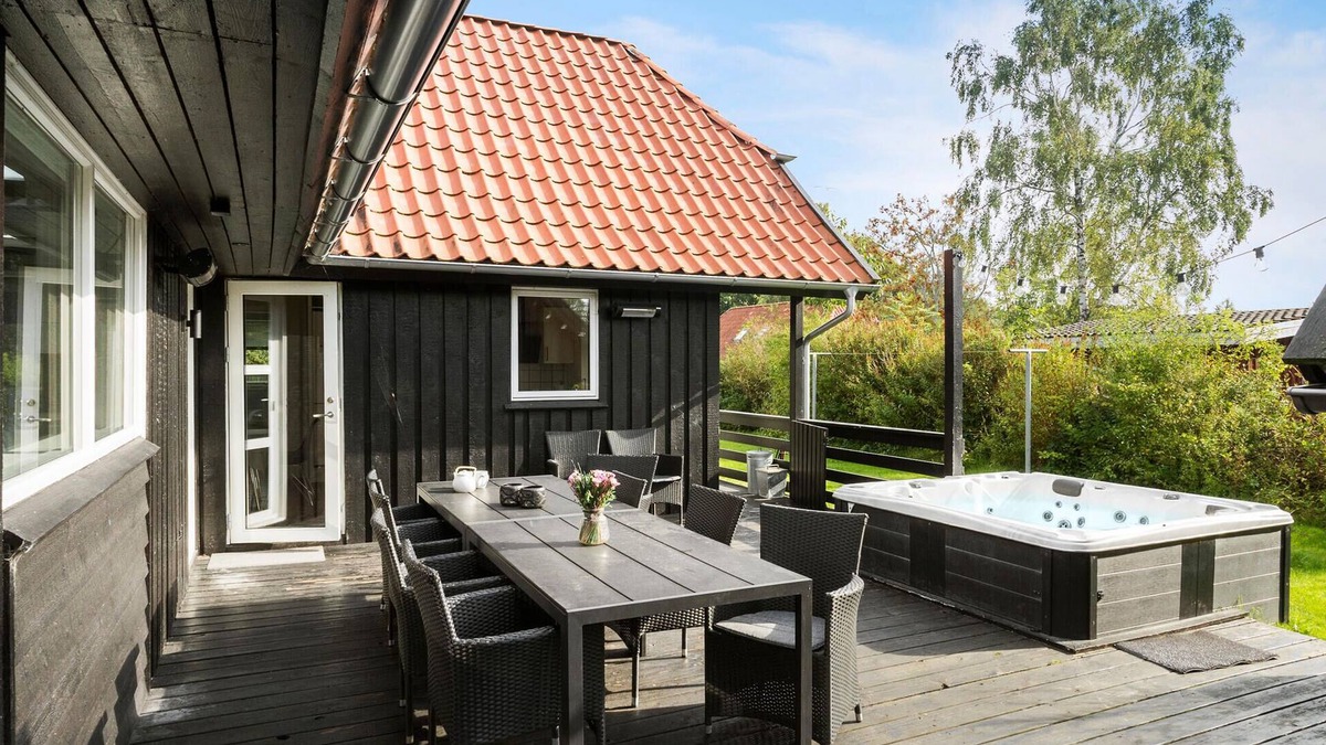Pøt Strandby House | Cozy home in Juelsminde with sauna