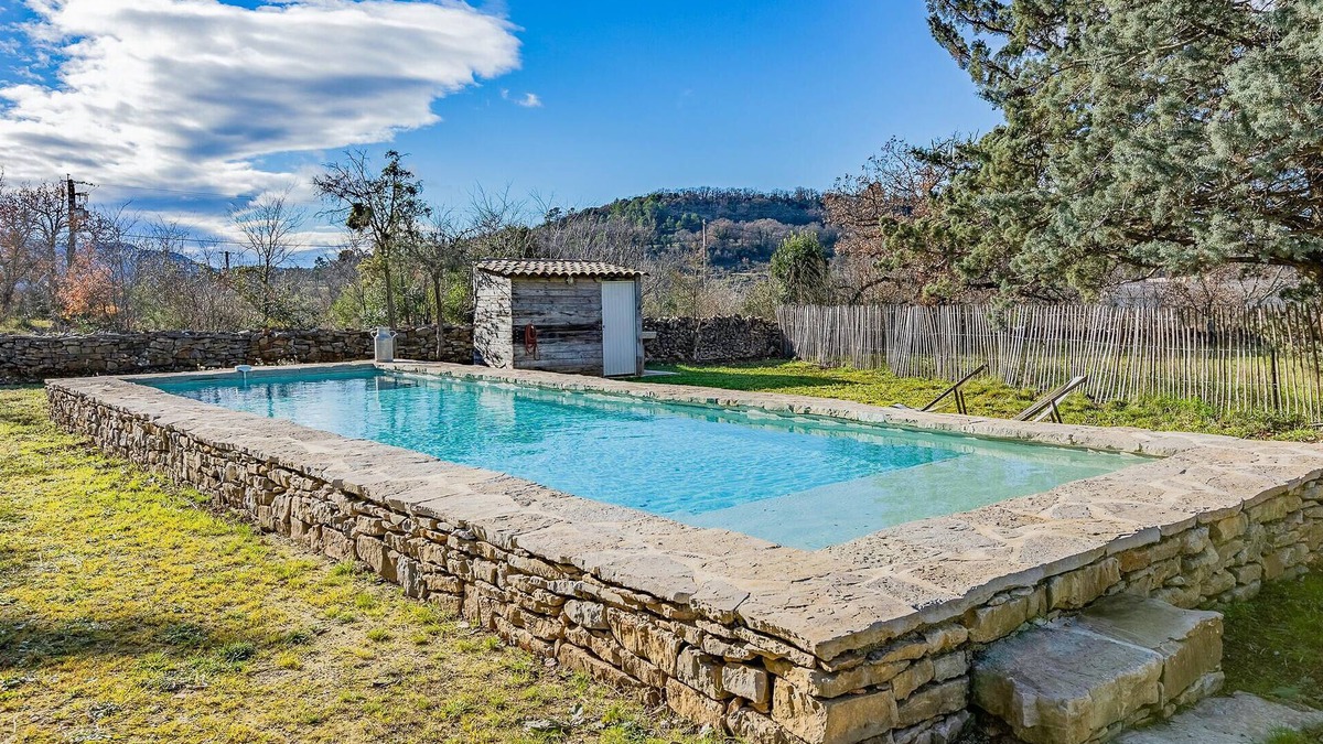 Rouet House | Cozy home in LE ROUET with WiFi