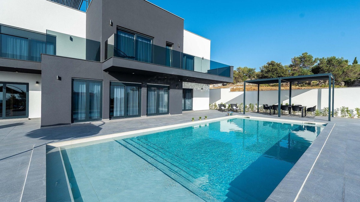 Jakisnica House | Cozy home in Lun with sauna