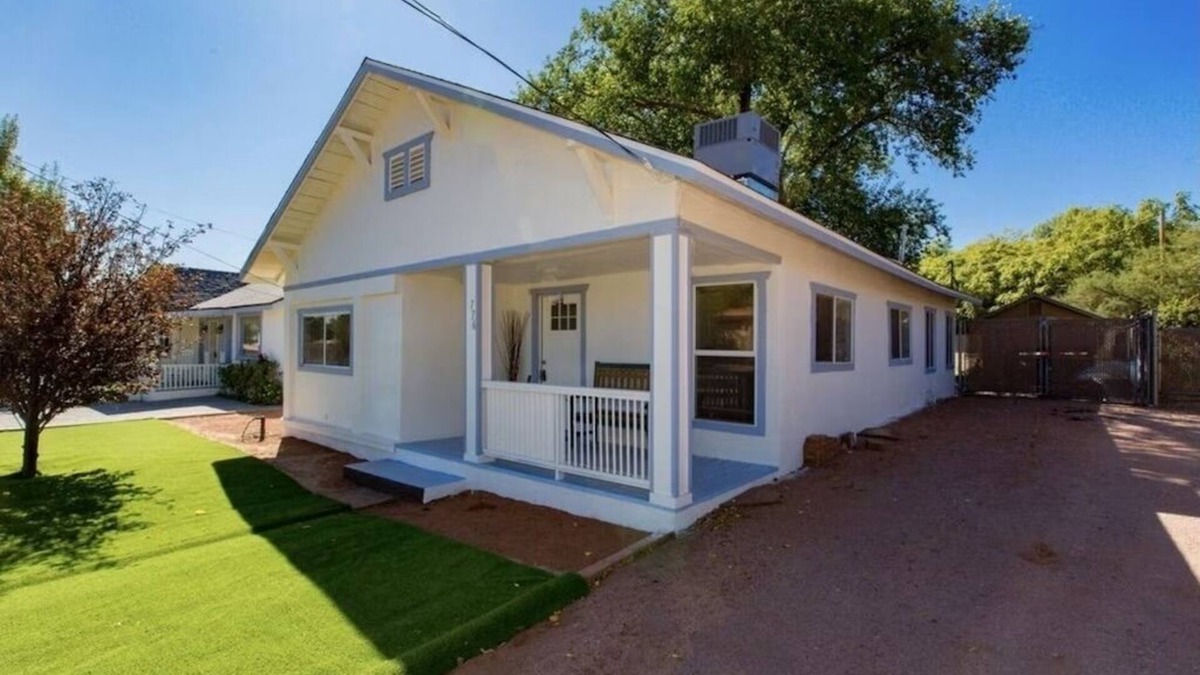 Cottonwood House | Cozy Home in Old Town on Main St 2BED-2BA Steps away from wine & food!