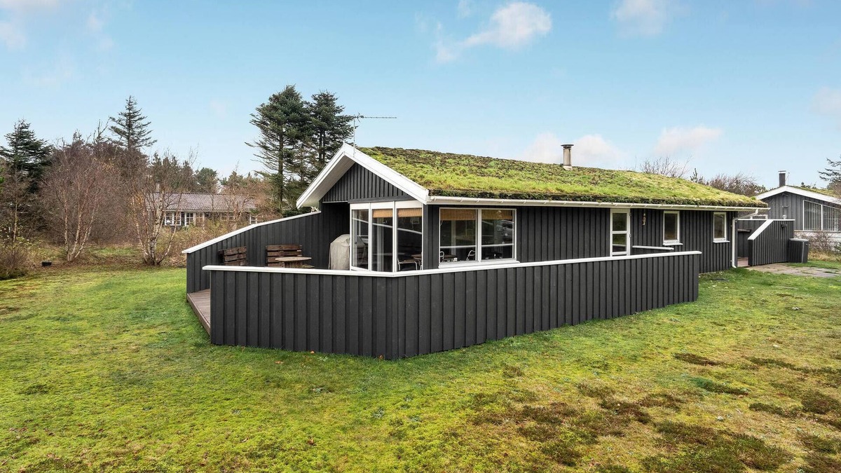 Rødhus House | Cozy home in Pandrup with kitchen