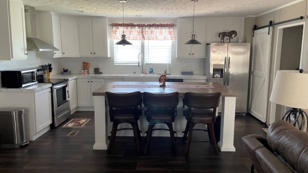Sweetwater House | Cozy home in the country! Enjoy family time in a quiet setting.