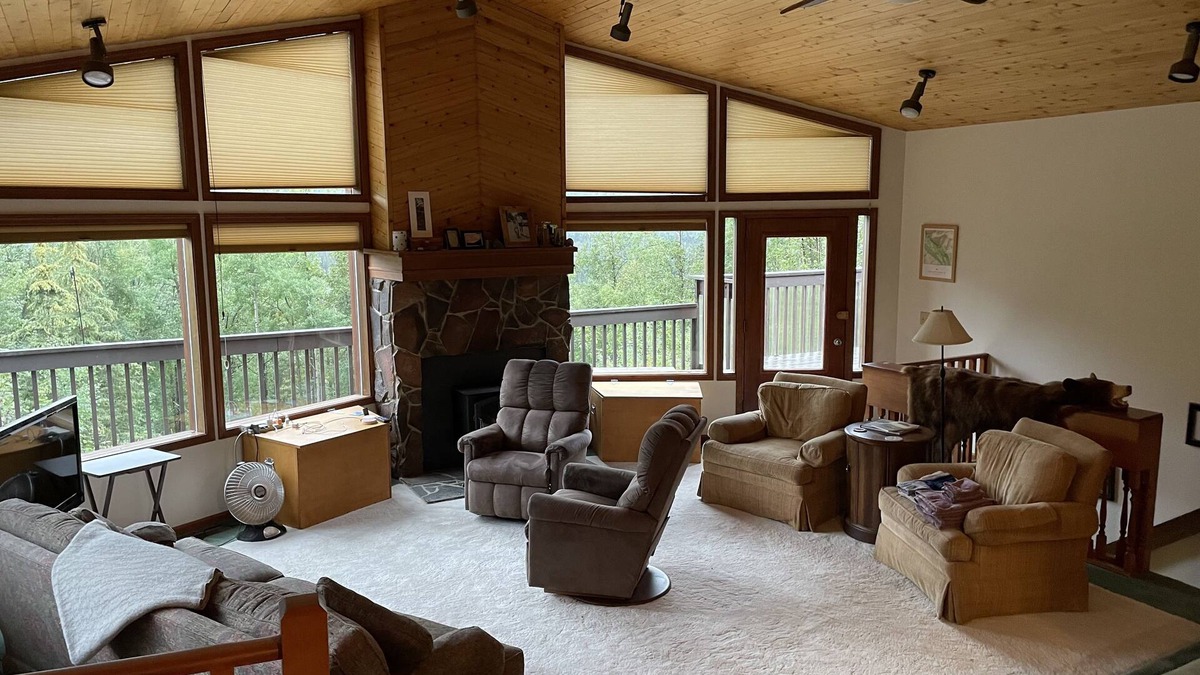 Eagle River House | Cozy home in the wilderness with beautiful mountain views
