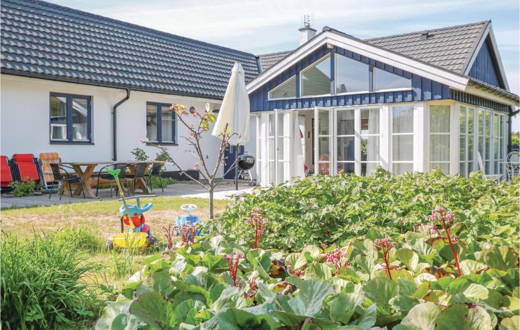 Svarte House | Cozy Home In Ystad With Kitchen