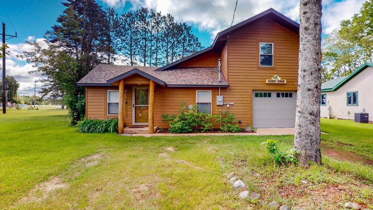 Mercer House | Cozy home located near Lakes & Trails equipped with WIFI & a Gas Grill