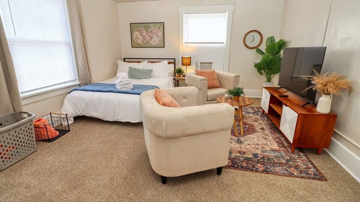 Near South House | Cozy Home | Near Downtown | 5 beds