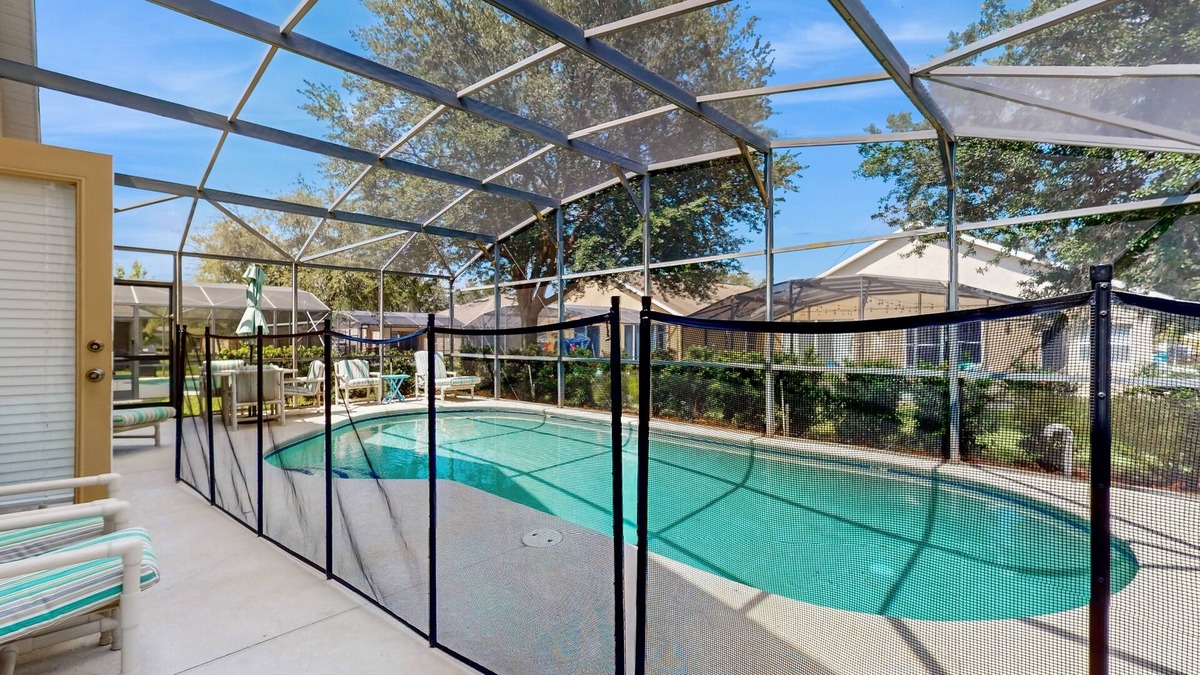 Marbella House | Cozy home near theme parks, WiFi, private pool & W/D, pool table