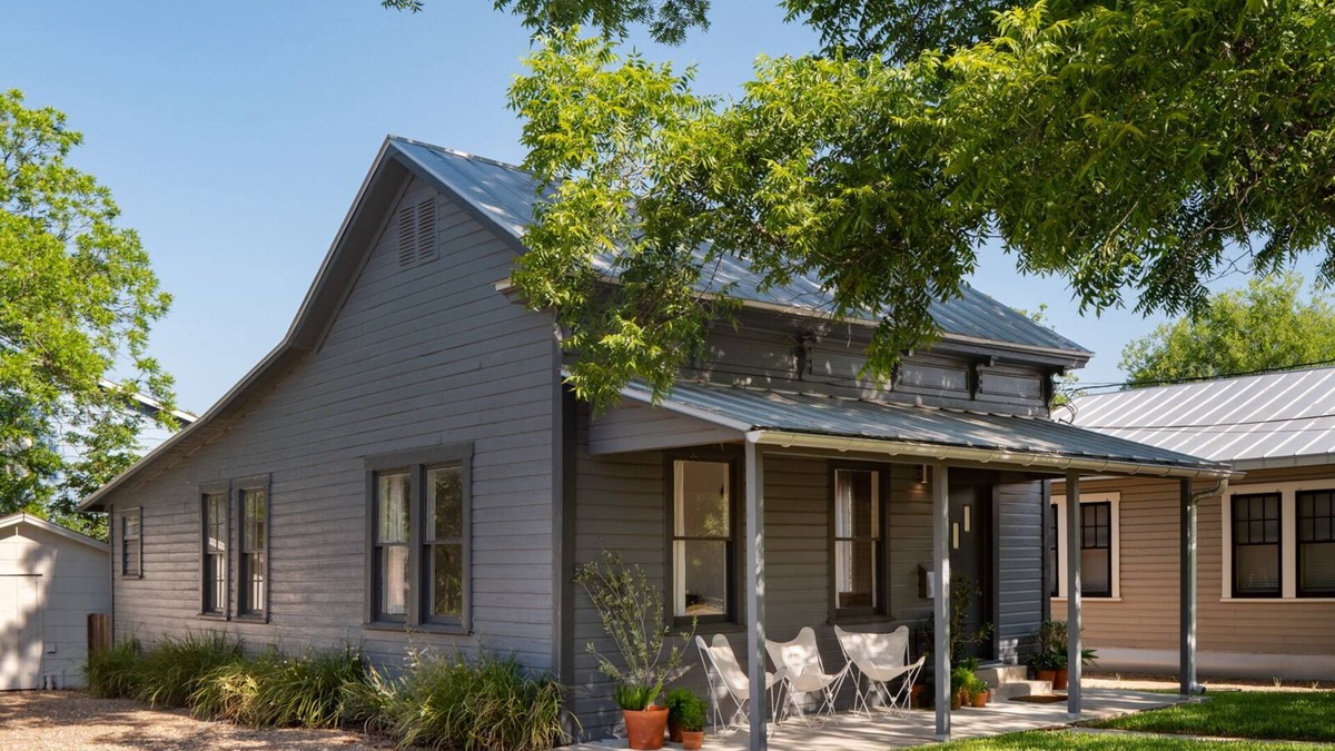 Eastside Promise Neighborhood House | Cozy Home Nr DT River Walk, Alamo | WiFi Yard BBQ