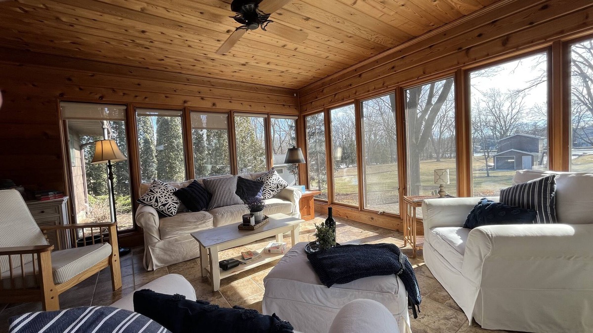 Omro House | Cozy Home on Fox River w/Outdoor Living - 19 min to EAA, 50 min to Lambeau