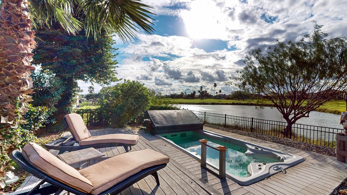 Laguna Vista House | Cozy home on golf course with hot tub spa - minutes to beach