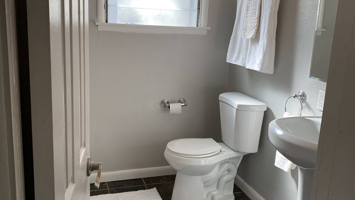 Boerne House | Cozy home on the South end of Boerne. Peaceful quiet neighborhood.