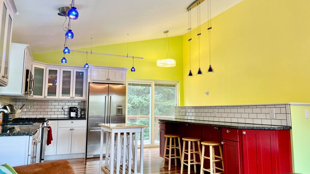 Alyeska House | Cozy home w/balcony, mountain views - great location for surrounding activities