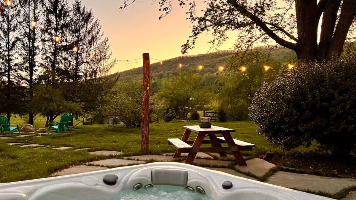 Mills River Cottage | Cozy home w/hot tub & huge fenced yard & firepit!