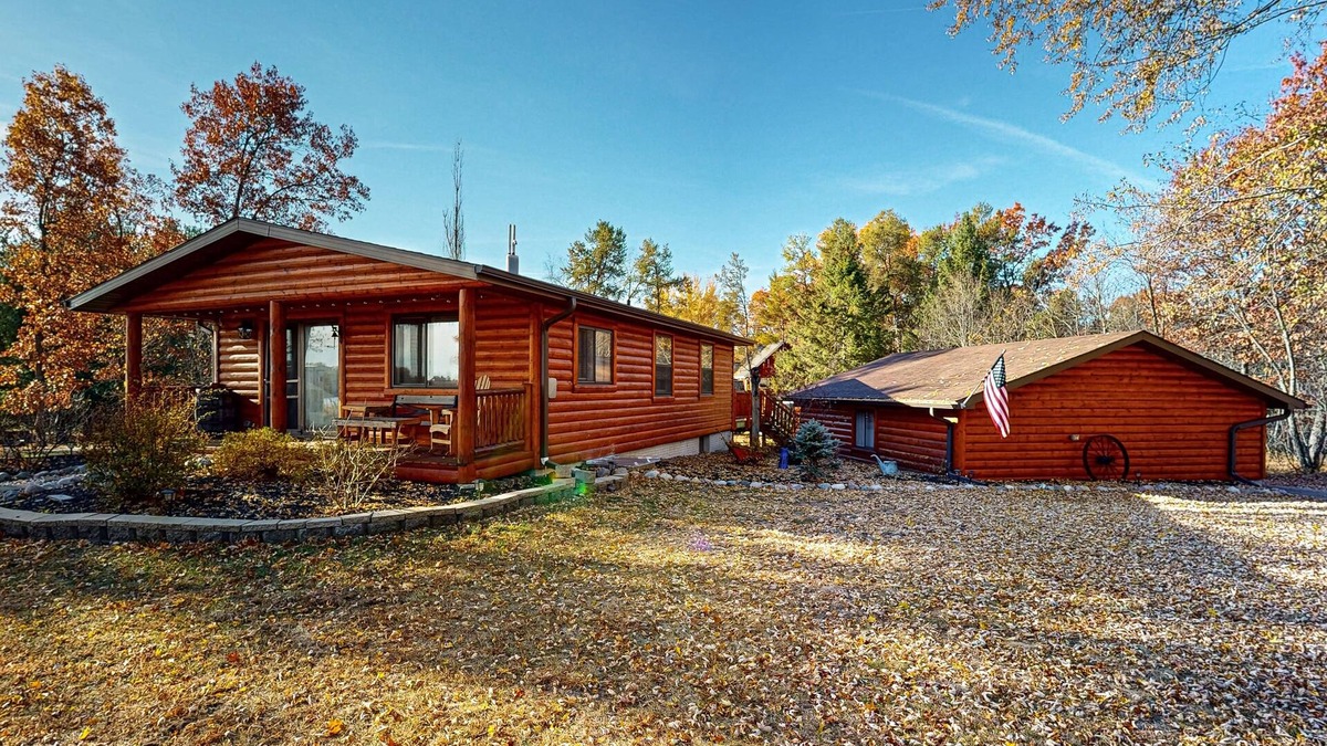Nekoosa House | Cozy Home w/Mini bar, Pool Table, Gas grill, Fire pit, WIFI, & Lake Views