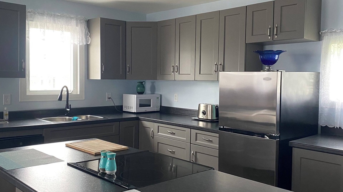 Port au Port House | Cozy home with lots of nature trails with ocean views close to all amenities.