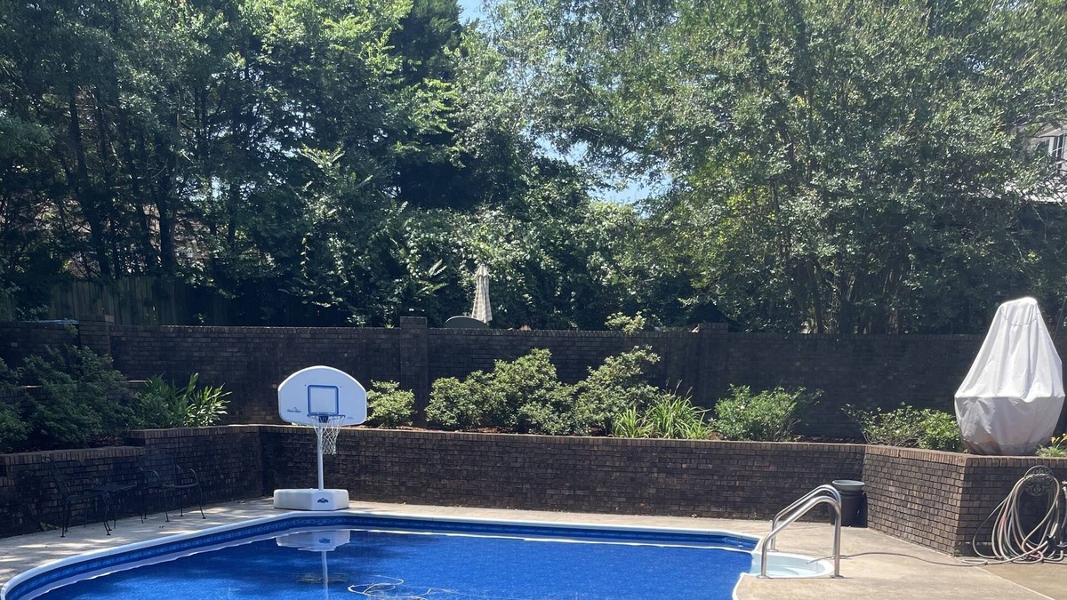 Tuscaloosa House | Cozy Home with a Beautiful Lazy L Pool Minutes from Campus!