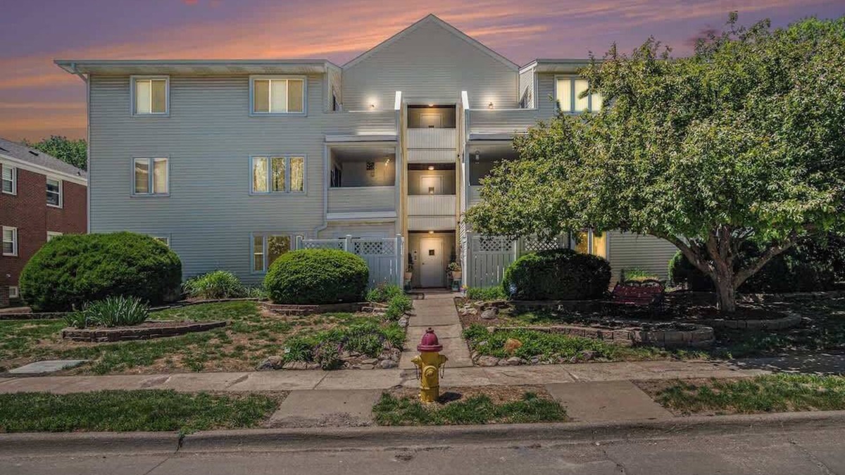 Midtown House | Cozy Home with Comfort & Prime Location & King Bed