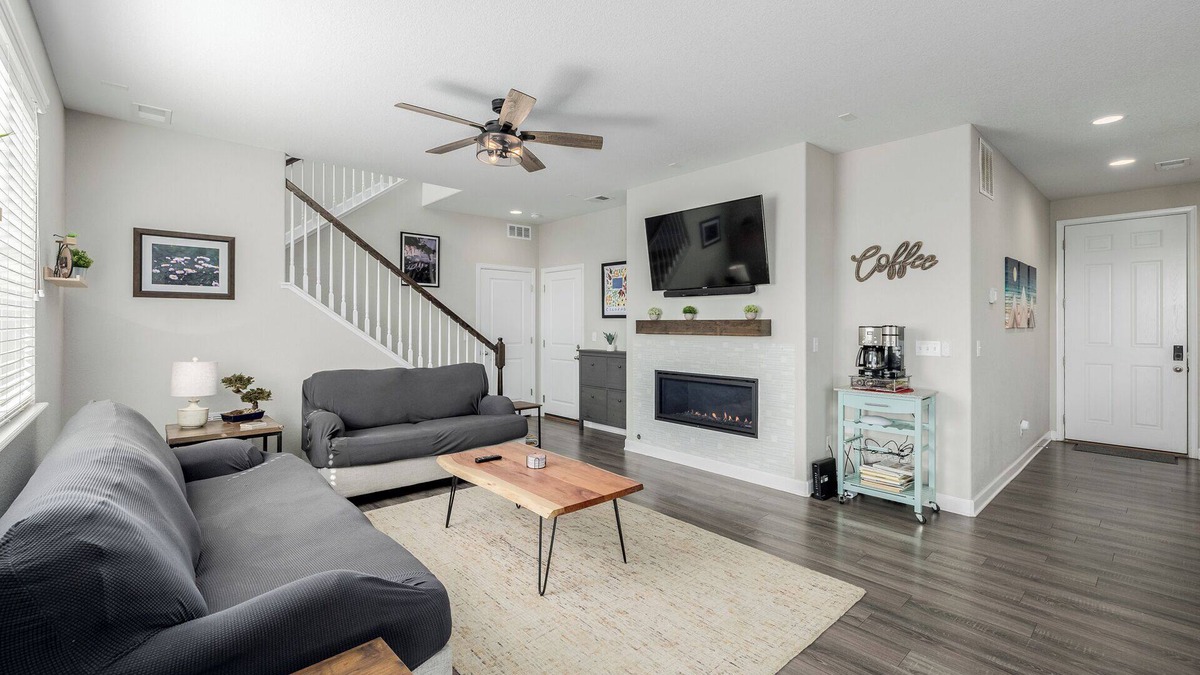 Henderson House | Cozy Home with Fireplace, Hot Tub, and Game Room 15-20 mins to Downtown