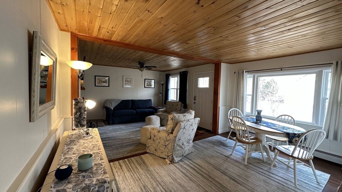 Saint George House | Cozy home with game room & walking distance to Clark Island Beach