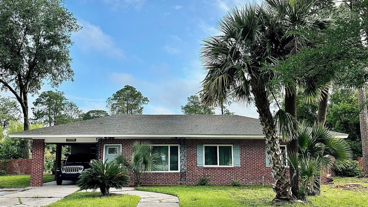 Brunswick House | Cozy home with modern interior fur-baby friendly. Near The Golden Isles Georgia