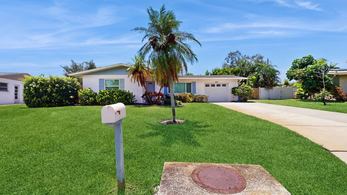 Bradenton House | Cozy home with private pool, lanai, washer & dryer - minutes to beaches