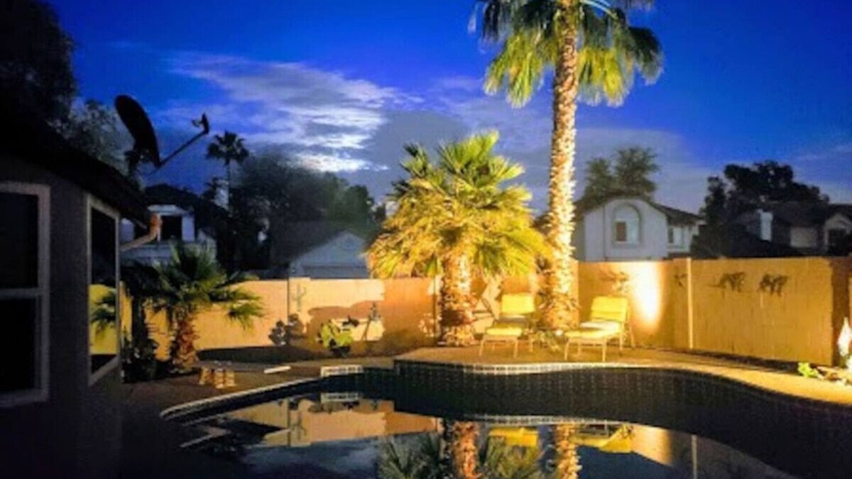 Park Hill House | Cozy Home with Sparkling Diving Pool/N. Phoenix