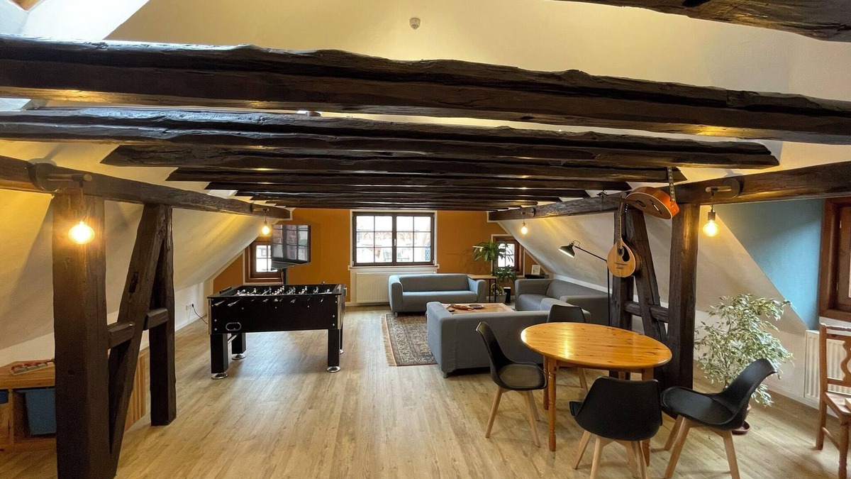 Schotten House | Cozy hostel for groups and families with lake and mountain. Animals welcome.