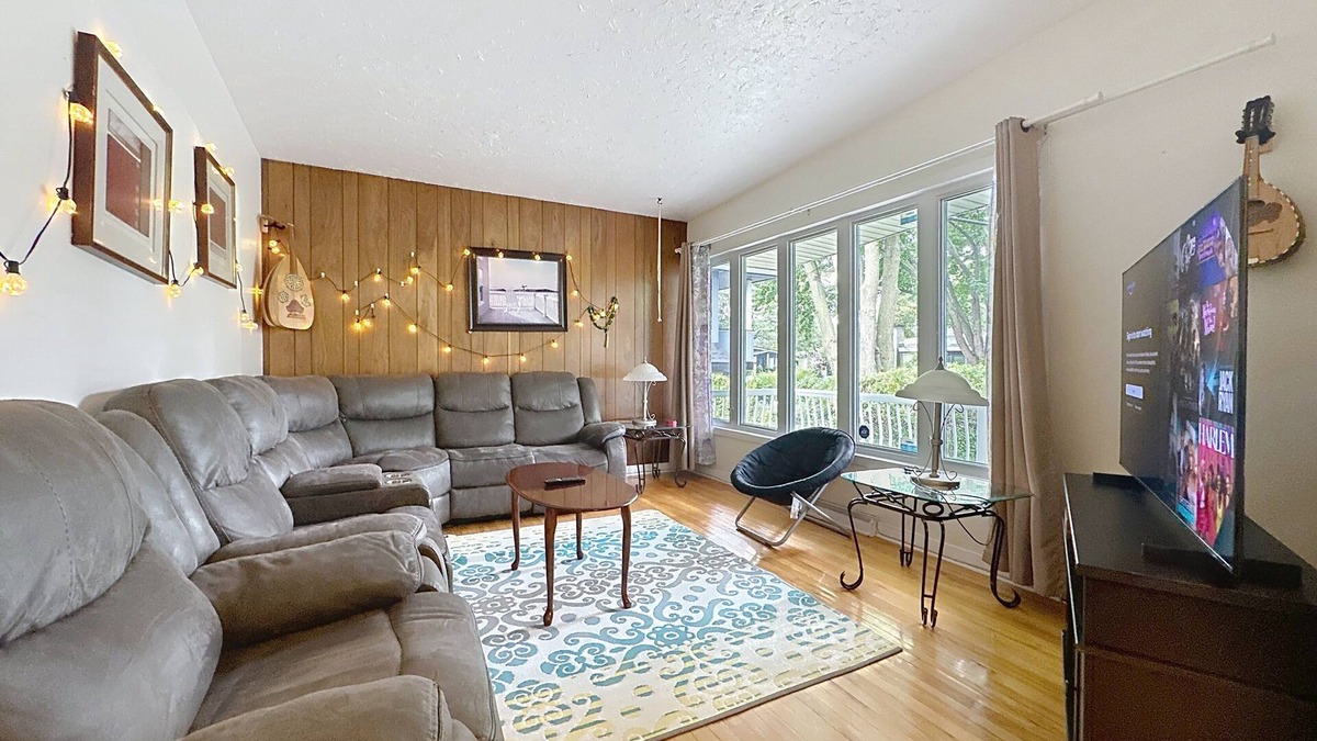 Laval House | Cozy house – 6p – Close to Centropolis & Carrefour Laval